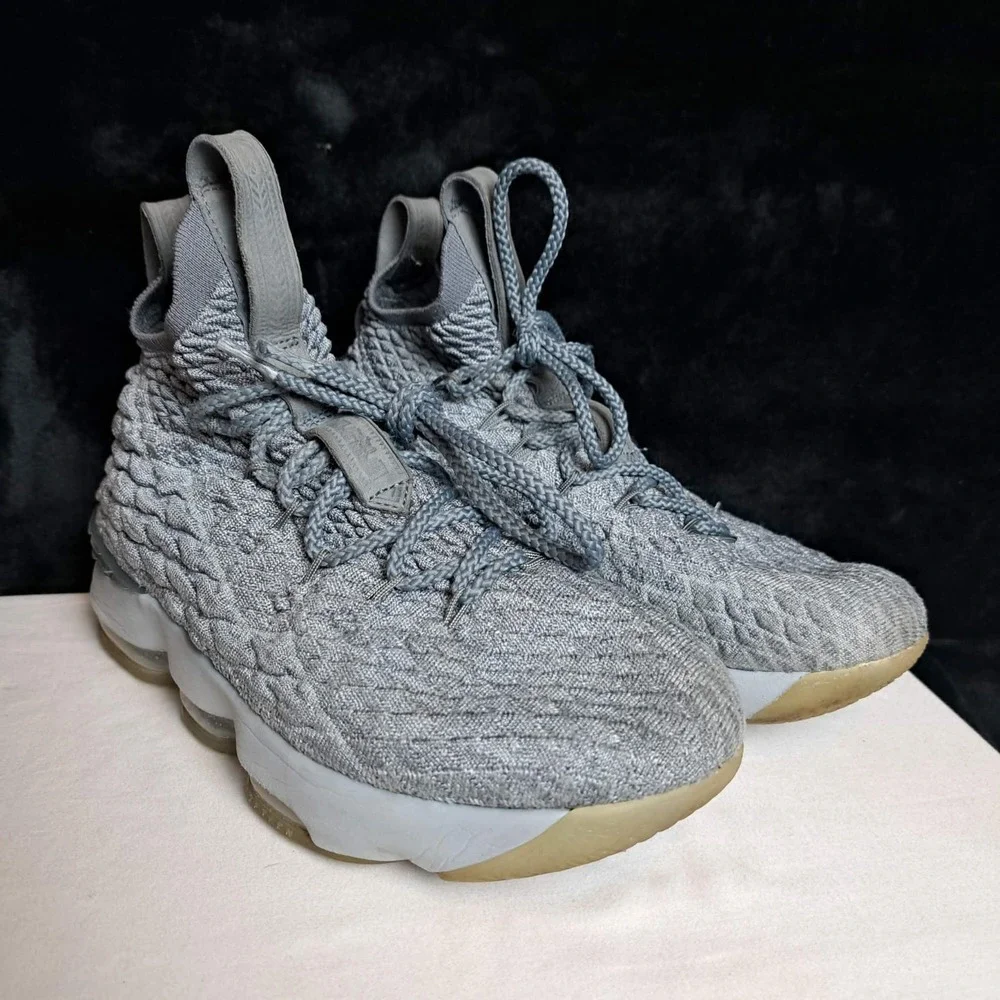 Nike LeBron 15  922811-005 Gray Metallic Gold Basketball Sneakers Kids Size 7Y